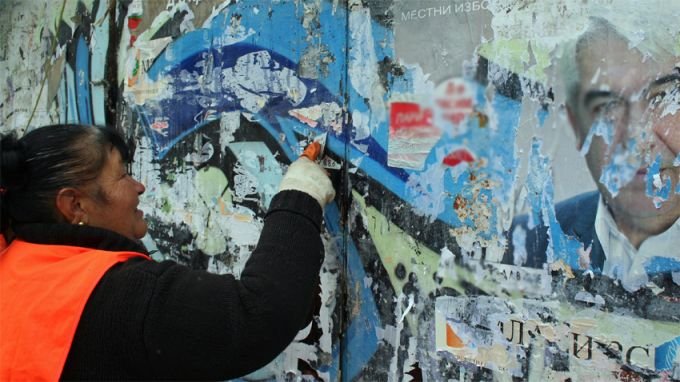 Установиха нерегламентирано поставени предизборни материали в 6 столични района