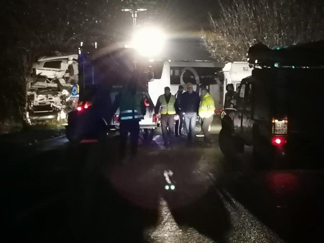 ИЗВЪНРЕДНО: Зверска катастрофа между автобус и тир край Велико Търново - трима загинаха