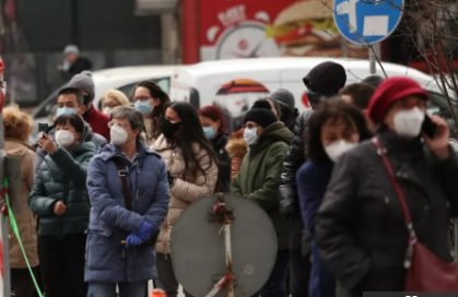 ГОРЕЩО: Опашки за ваксини АстраЗенека - ето къде отвориха зелен коридор (СНИМКИ)