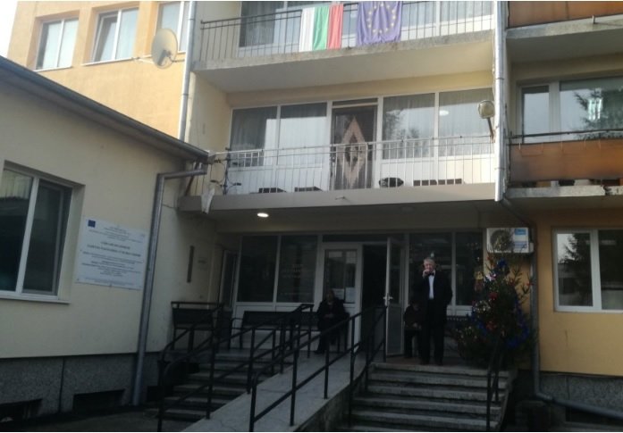 Правят изолатори за пациенти с COVID-19 в дом за стари хора във Велико Търново