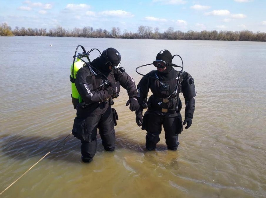 Сухопътните войски тренират в помощ на бедстващи хора (СНИМКИ)