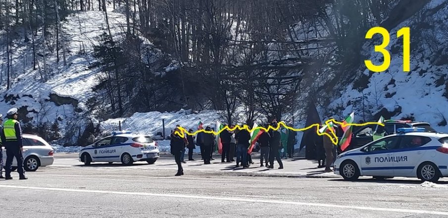 Виктор Димчев: 31 от Братството на почтените затвориха Тракия, километри тирове ги изчакват...