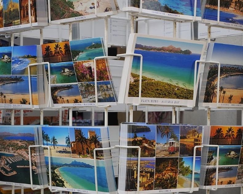 Отбелязваме Денят на пощенската картичка