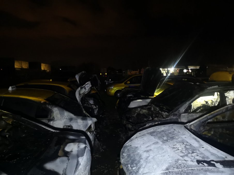 ВЕНДЕТА: Палеж на таксита край Пловдив! 8 коли изгоряха като факли, хванаха пиромана за часове