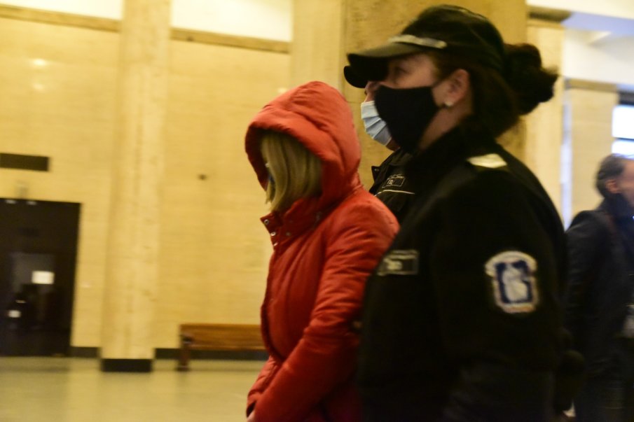 ПЪРВО В ПИК TV! Ето я жената на резидента в съда - магистратите оставиха трима от руските шпиони в ареста (ОБНОВЕНАВИДЕО)