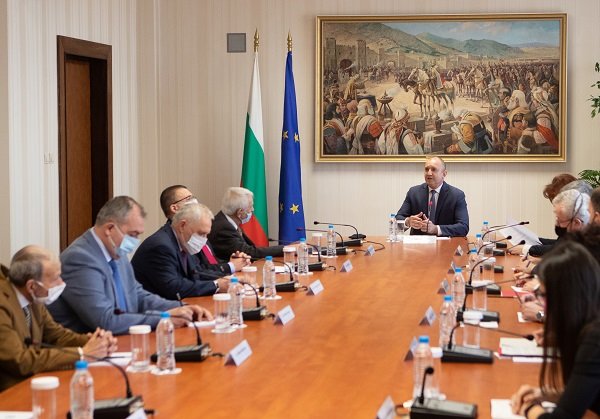 Президентът Радев: България очаква от Северна Македония политическа воля за изпълнение на критериите за членство в ЕС и да зачита правата на гражданите, които открито изразяват българската си национална идентичност