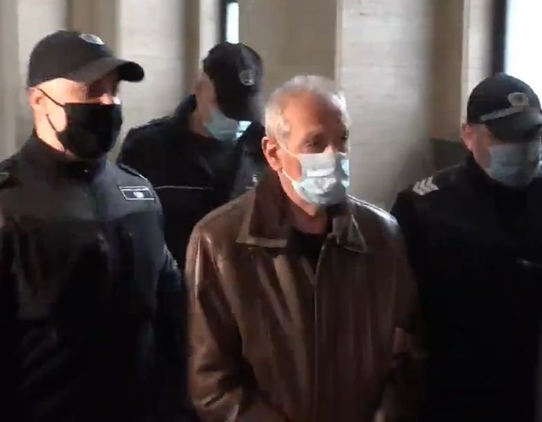 МЪЛНИЯ В ПИК: Подготвяно убийство на резидента Иван Илиев! Заговорът стигал високо