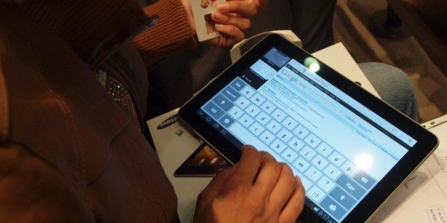 ОПАСЕН ЧАР: Мним богаташ засипа две пловдивчанки с комплименти и ги измами с 20 000 лева