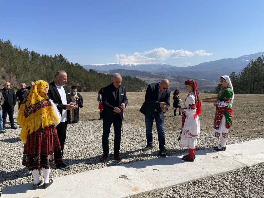 Министър Димитров преряза лентата на рекултивираното общинско сметище на Симитли: Това е от огромно значение за околната среда (СНИМКИ)