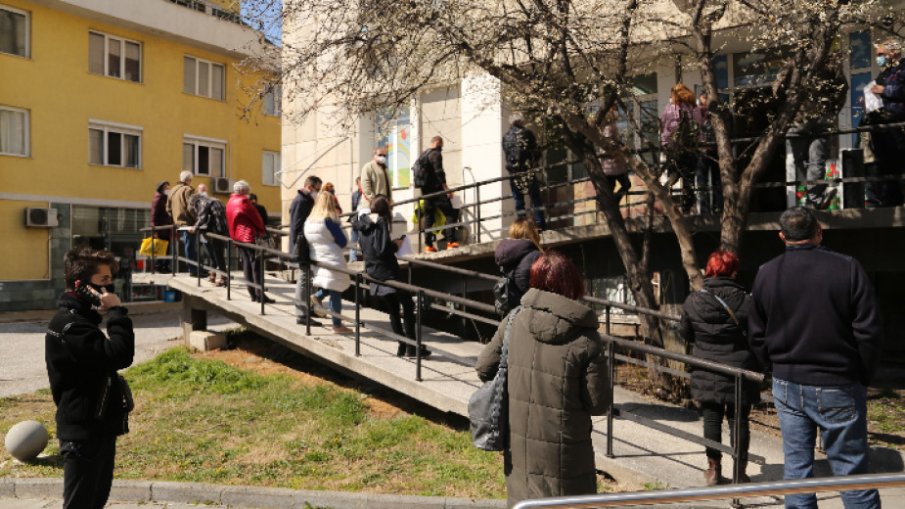 „Зелен коридор“ за ваксиниране в ИСУЛ и „Пирогов“