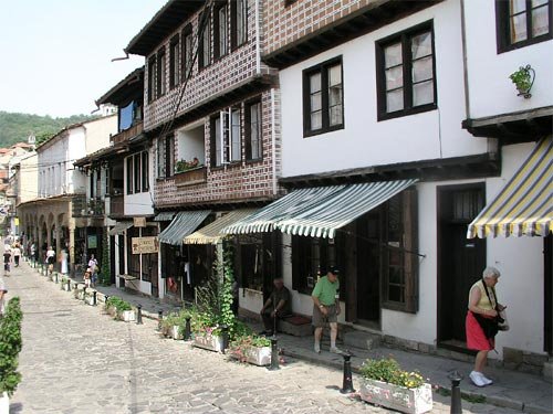 Спират колите по Самоводската чаршия за летния сезон