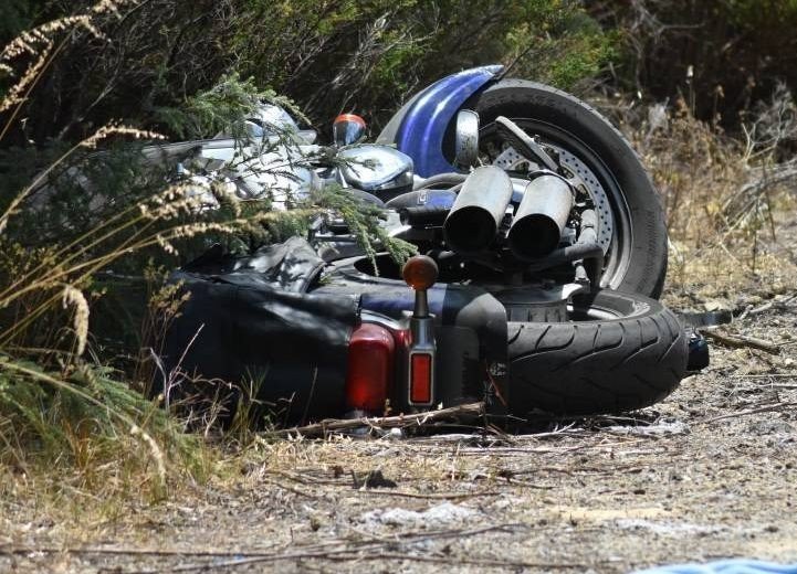 Моторист се удари в камион на АМ “Струма”, загина на място