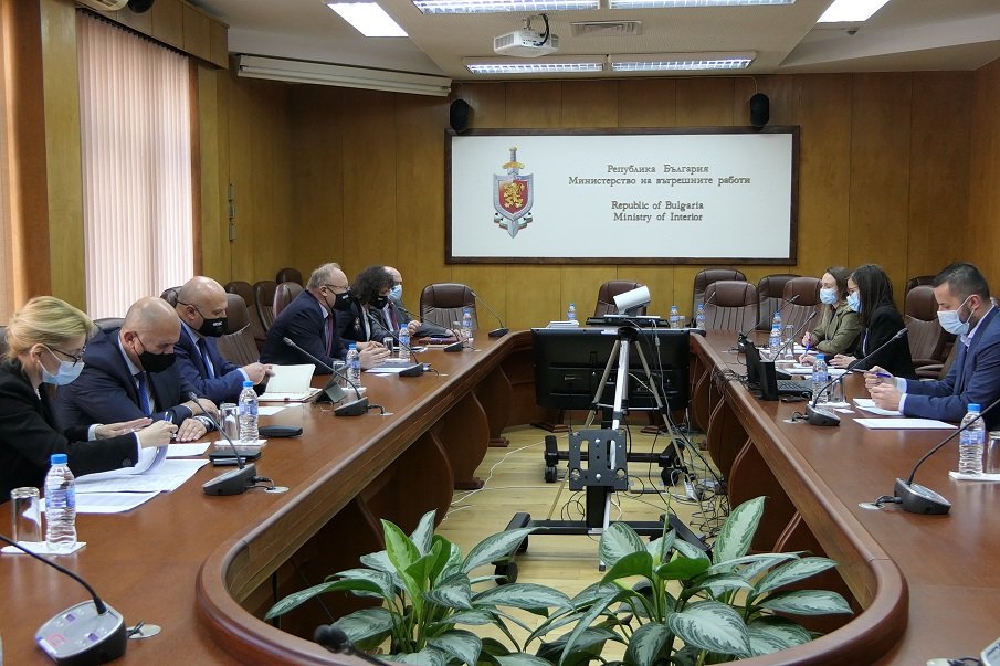 Зам.-министър Михаил Златанов: МВР ще отговори на очакванията за вота, въпреки пандемията (СНИМКИ)