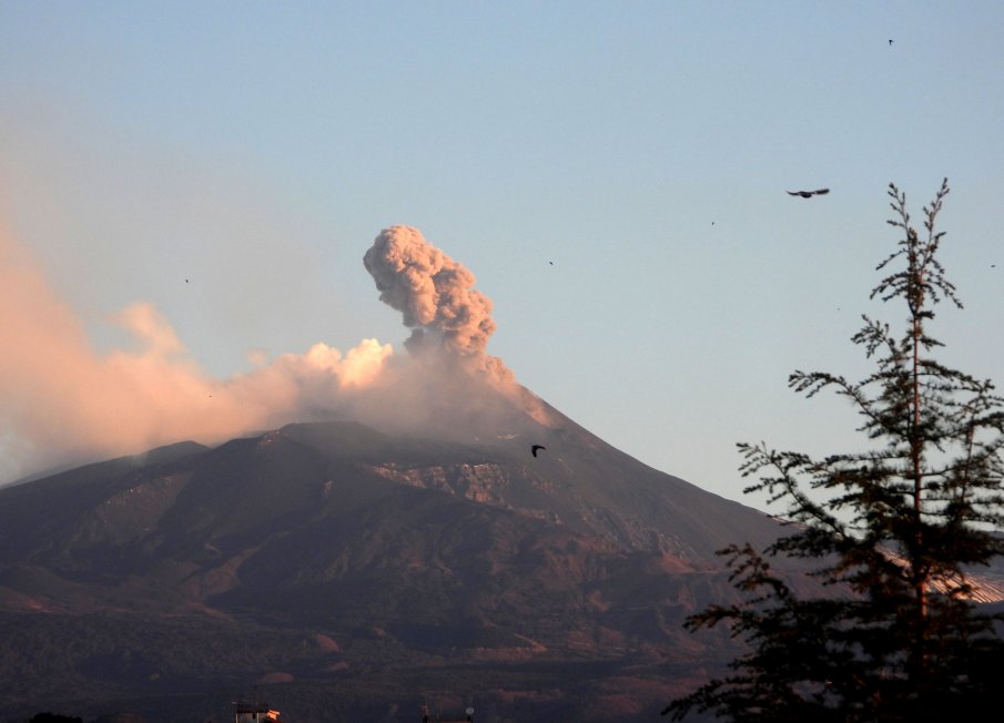 Вулканът Етна се активизира (ВИДЕО)