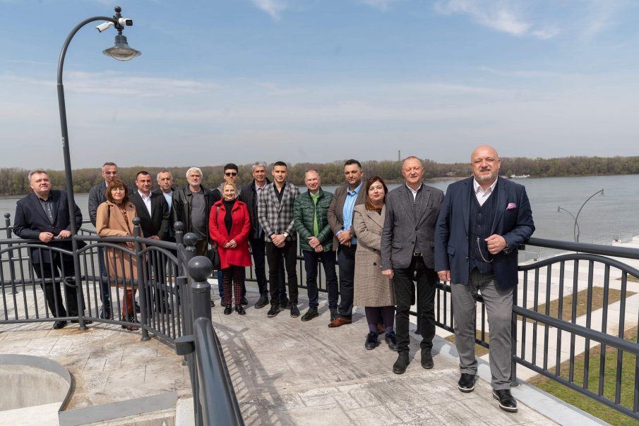 Красен Кралев и кандидатите от ГЕРБ-СДС посетиха исторически обекти в Русе (СНИМКИ)