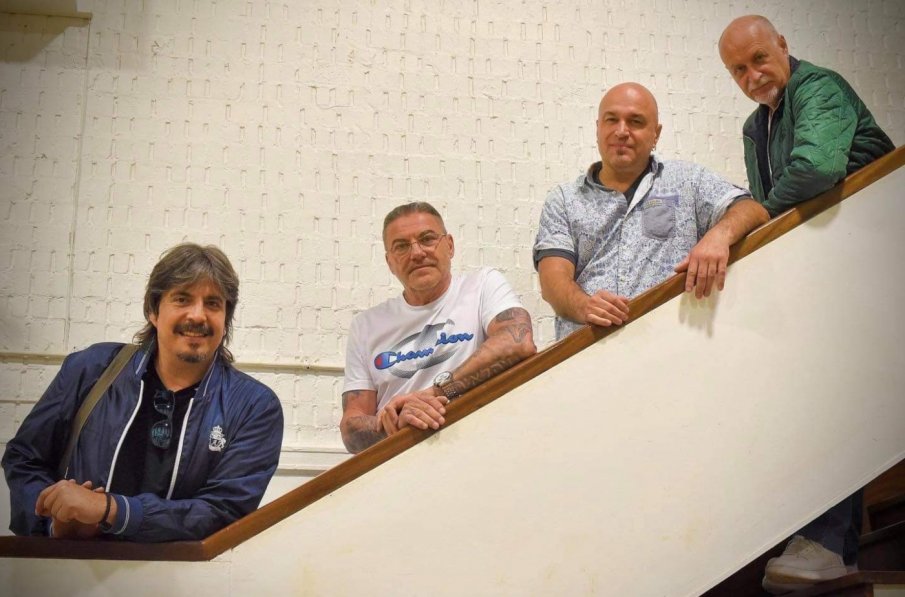 Сигнал с онлайн концерт за Чикаго