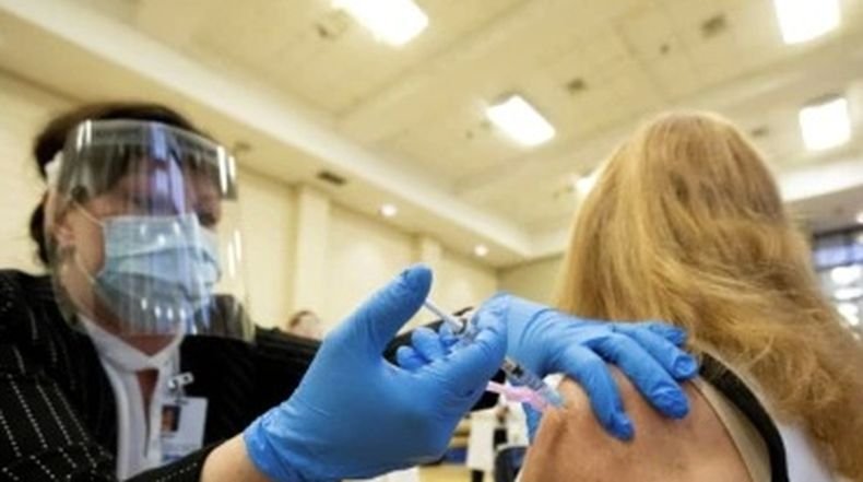В Германия предупреждават: За 2022 г. ще е нужна нова коронавирус ваксина