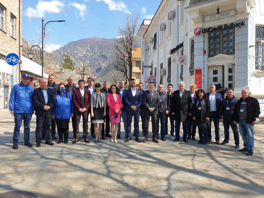 Кандидатите за народни представители от листата на ГЕРБ – СДС за Пловдив област се срещнаха с кметове на села в Карловско (СНИМКИ)