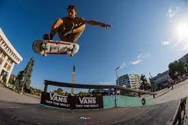 Скейтър е в Пирогов, след като се разби в пътен знак