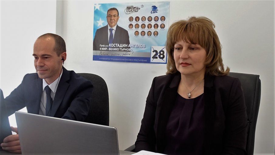 Педагози от Велико Търново пред ГЕРБ: Възвръщането на авторитета на българския учител е безспорно постижение (СНИМКИ)