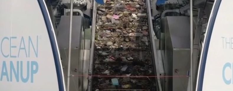 Рокаджиите от Колдплей с кампания за почистване на река в Малайзия