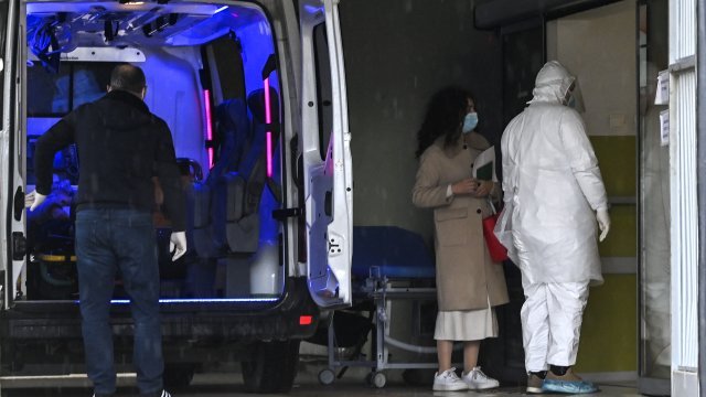 ТРАГЕДИЯ У КОМШИИТЕ: Две родилки починаха от COVID-19 в Македония