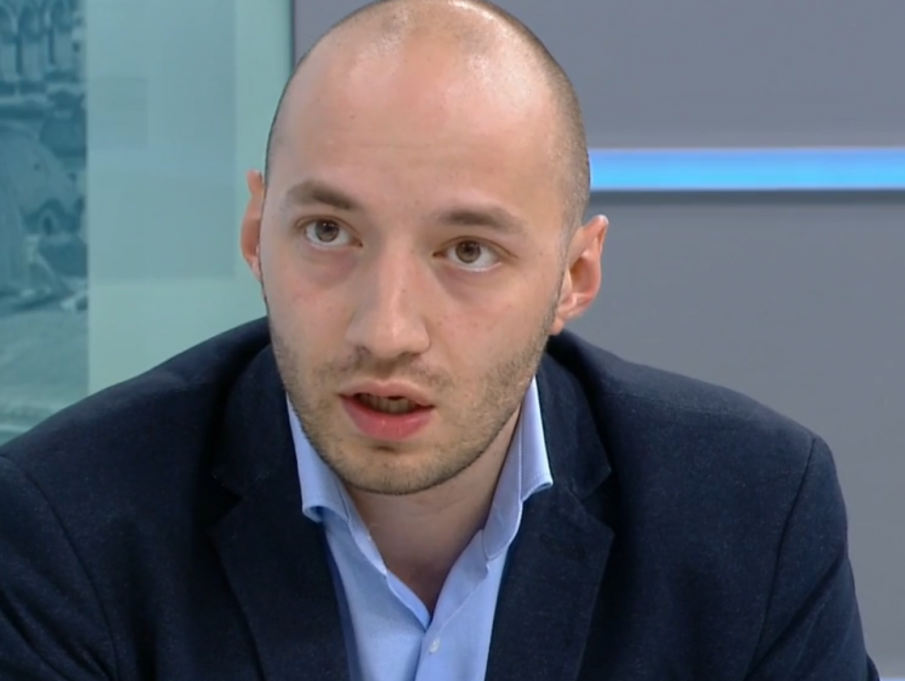 Политологът Димитър Ганев: Има три варианта за управление
