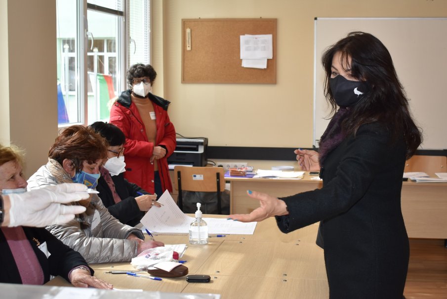 Водачът на листата на ГЕРБ/СДС Росица Кирова: Гласувах за Видин, важен е осъзнатият вот