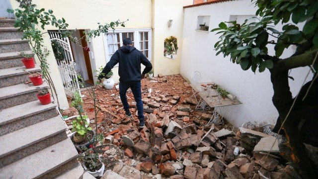 Турция обвини 29 души за земетресението в Измир