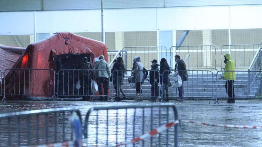 ЕКШЪН: Издирват с полиция председатели на СИК, напуснали Арена Армеец, без да предадат протоколите