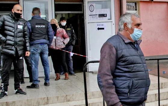 Ромите от Шекер махала и Столипиново на сухо за вота, гласуват за президент