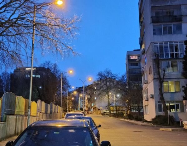 Вандали трошат уличното осветление в Бургас