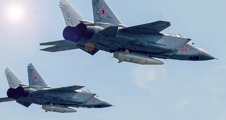 НАПРЕЖЕНИЕ! Руски изтребител съпроводи американски разузнавателен самолет над Тихия океан