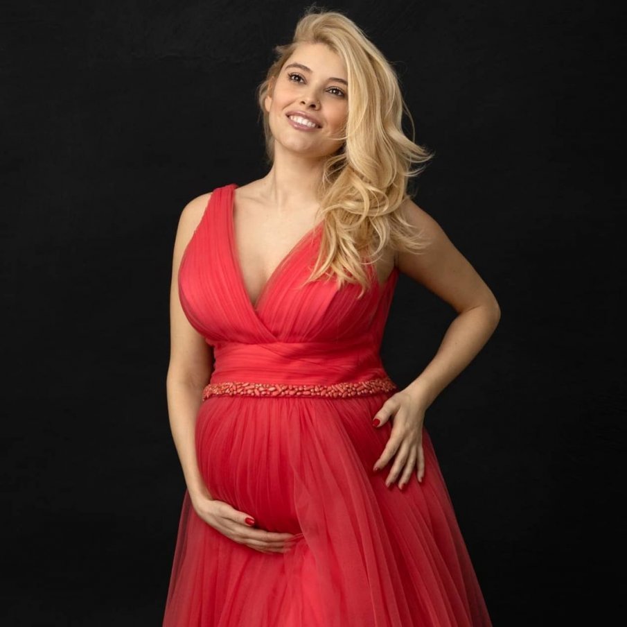 ТОРМОЗ: Синът на Ева Веселинова буйства в корема й (СНИМКА)