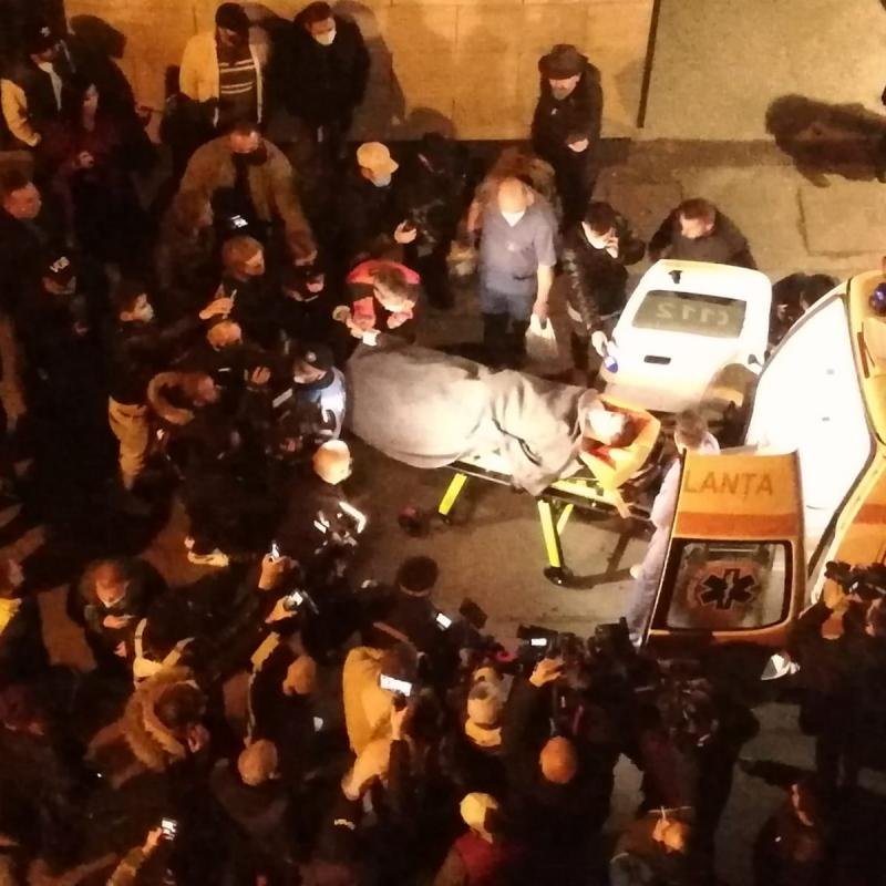 В Букурещ избухнаха безредици при изписването на пациенти от превърната в COVID отделение болница В Букурещ избухнаха безредици при изписването на пациенти от превърната в COVID отделение болница
