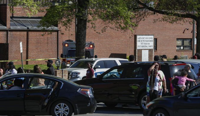 Местни медии: Има задържан за стрелбата в гимназията в Тенеси