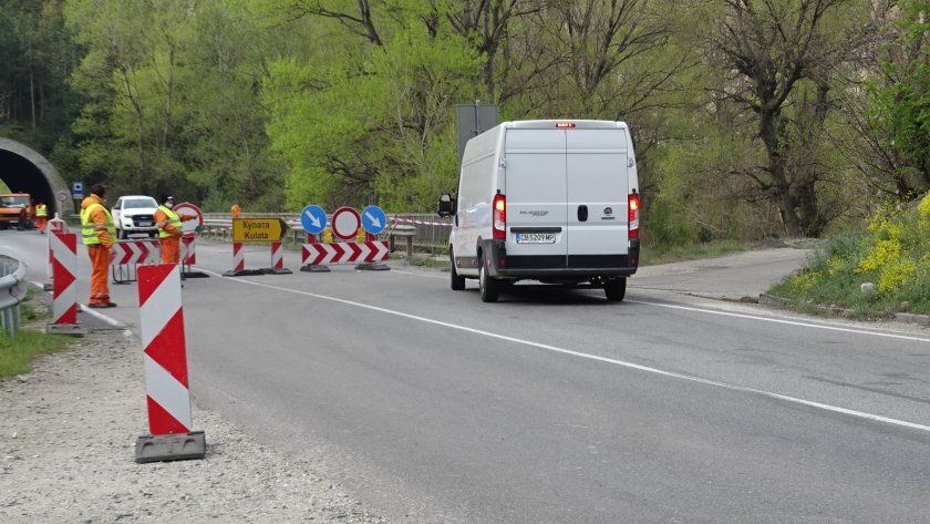 Движението при виадукта на 19-и км на автомагистрала „Хемус“ ще е двупосочно в платното за Варна