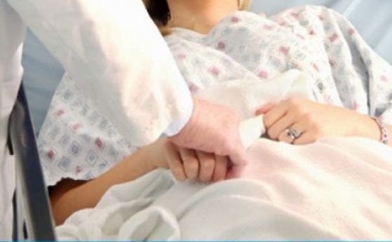 ТРАГЕДИЯ В КОТЕЛ: Родилка на 28 години загуби битката с COVID-19, тестът на бебето е отрицателен