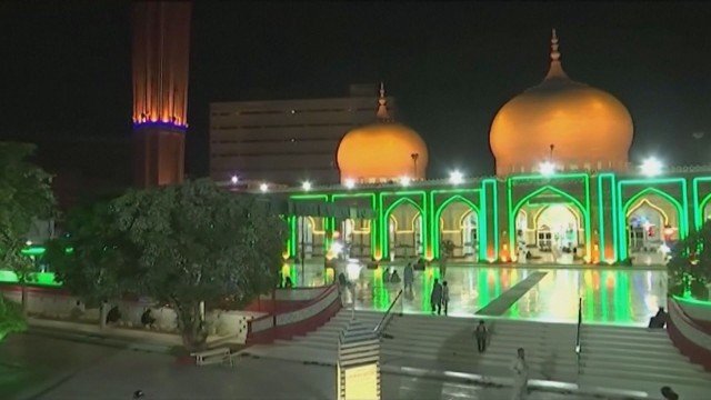 Пандемията промени свещени за мюсюлманите традиции по време на Рамадана