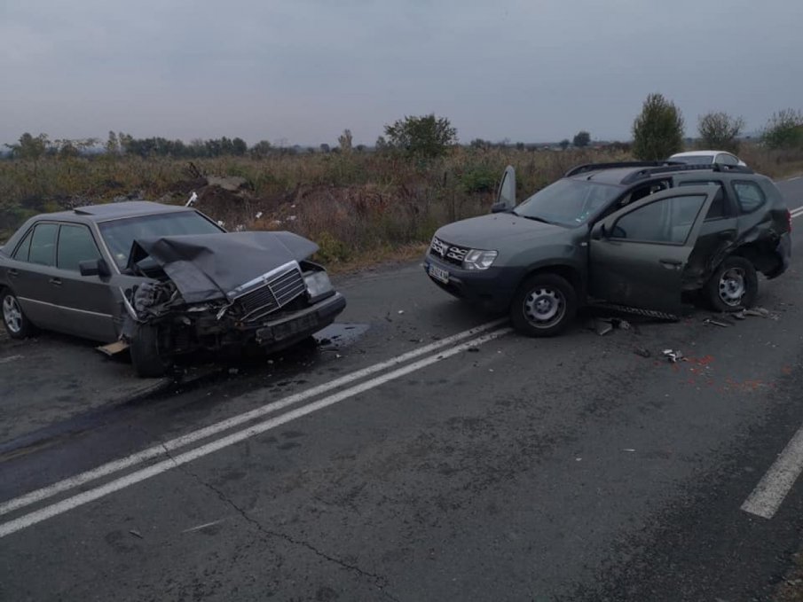 Мерцедес и дачия се смляха на пътя Шумен - Разград