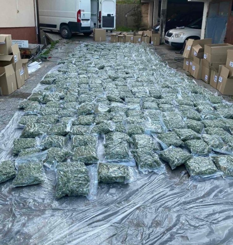 Свързват братовчеди на Зоран Заев със задържано голямо количество марихуана