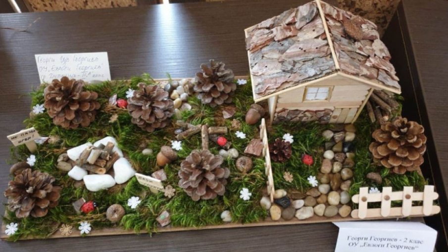Показаха уникални творби от естествени горски материали в Дупница