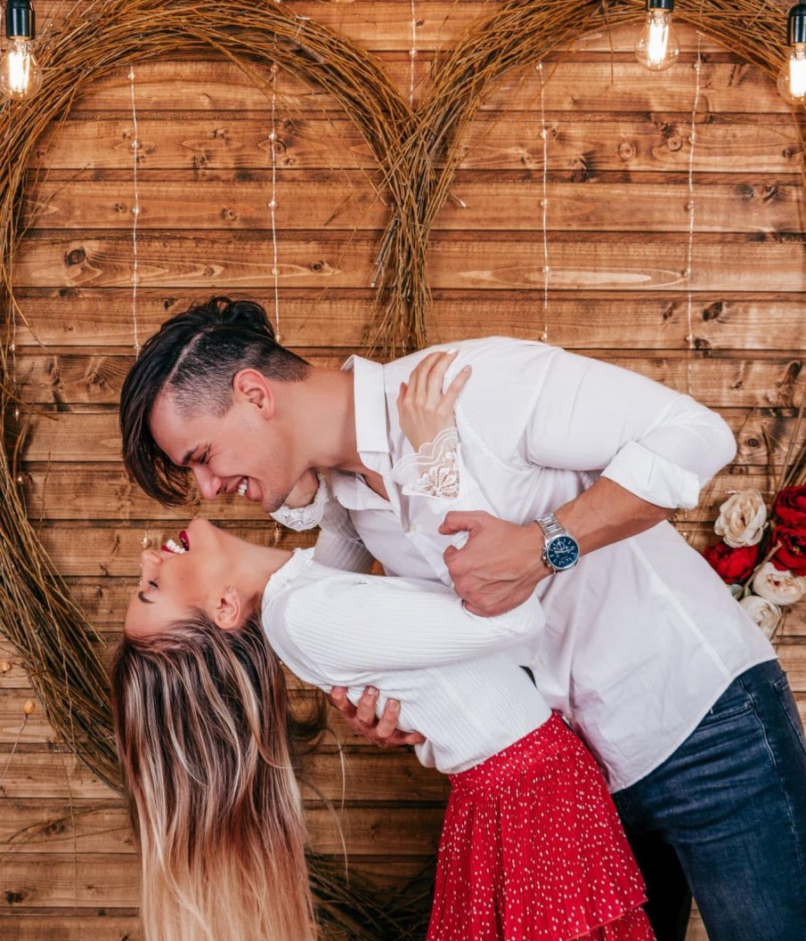 Звезда от Фермата предложи брак в ново ВИДЕО