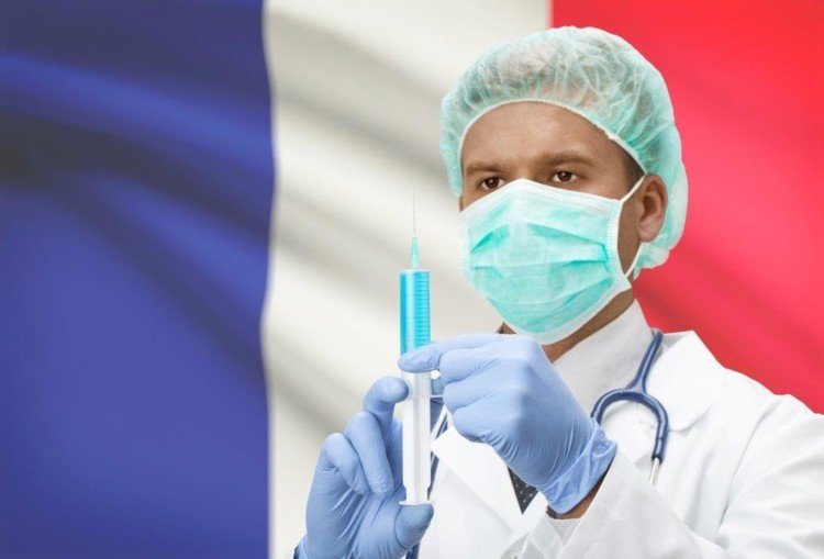 Франция близо до ваксинирането на 30 процента от населението