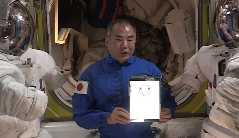 Японски астронавт счупи рекорда за най-дълга пауза между две космически разходки (ВИДЕО)