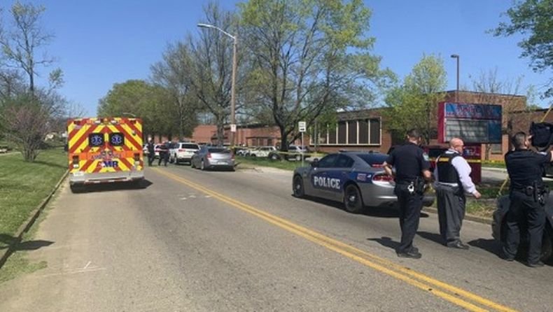Няколко простреляни, сред които и полицай, при стрелба в училище в Тенеси