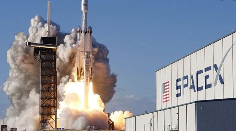 НАСА избра компанията „Спейс Екс“ да построи пилотиран спускаем апарат за Луната
