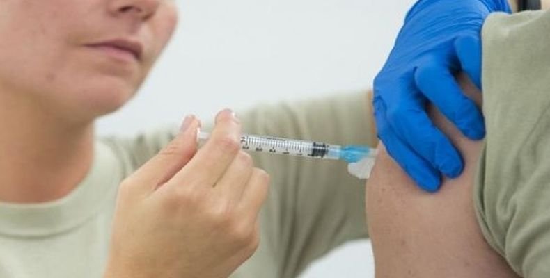 Американският здравен регулатор отложи решението за разрешаване на използването на ваксината на „Джонсън и Джонсън”