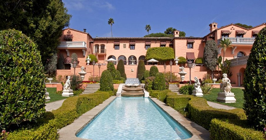 Продават на половин цена имението от “Кръстника“ и “Бодигард“