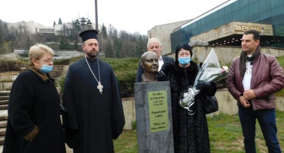 С каба гайди в Смолян откриха паметника на голямата певица Радка Кушлева